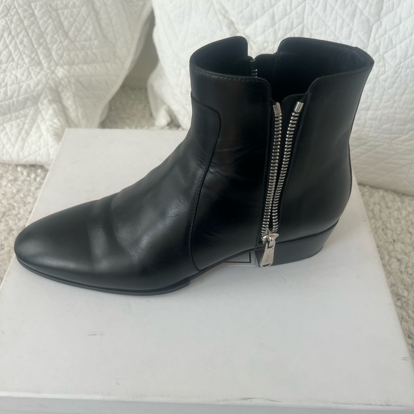 Balmain Chelsea style ankle boots with zipper on both sides. - Picture 8 of 10